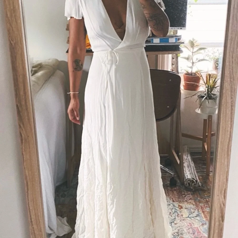NWT- Reformation Rosey Wedding Dress Size M (STYLE NO LONGER SOLD ONLINE) - Picture 1 of 6